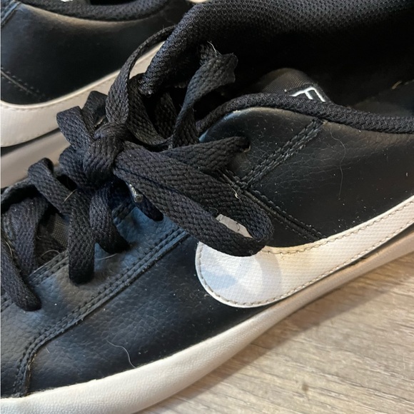 COPY - Men’s Black Nike Signature Sneakers size 11, Good Condition, Mild Scuffs… - Picture 7 of 8